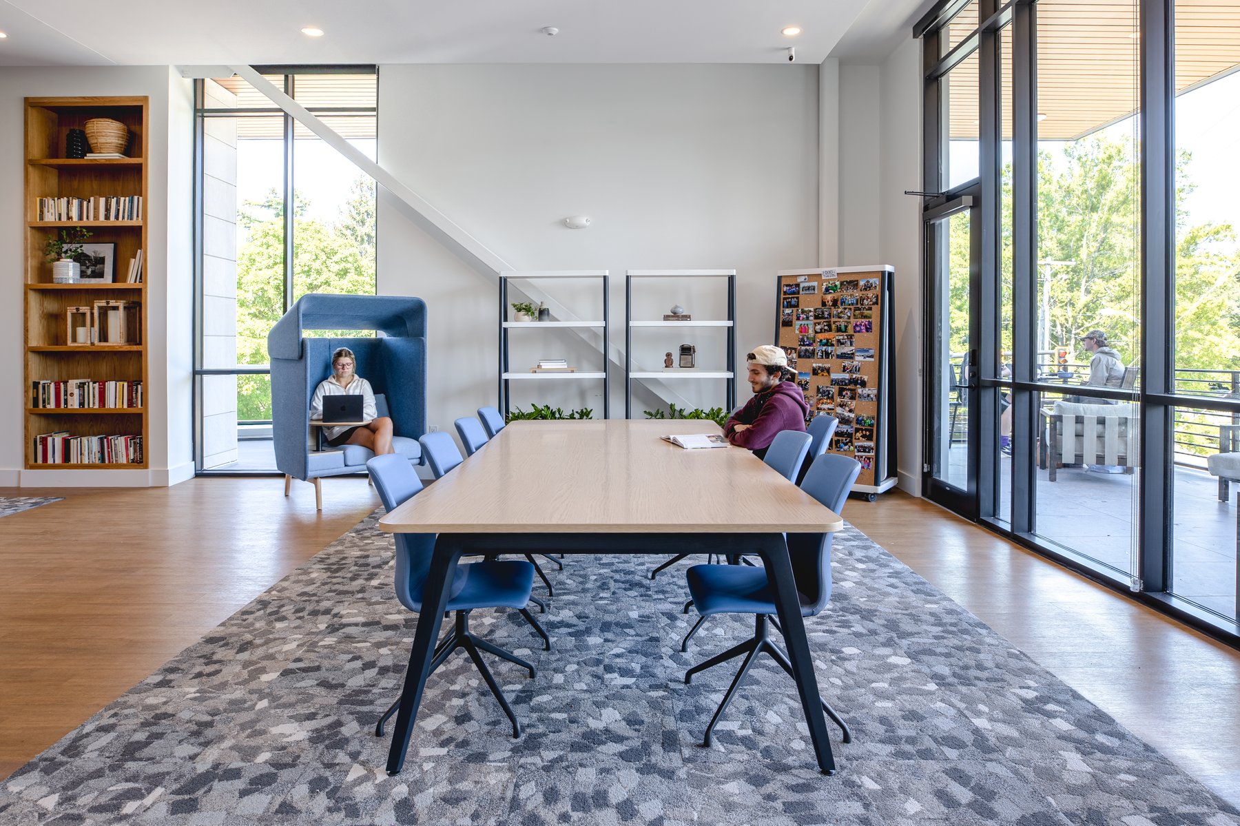 Kentucky University — study nook with a blue privacy pod and a long communal table